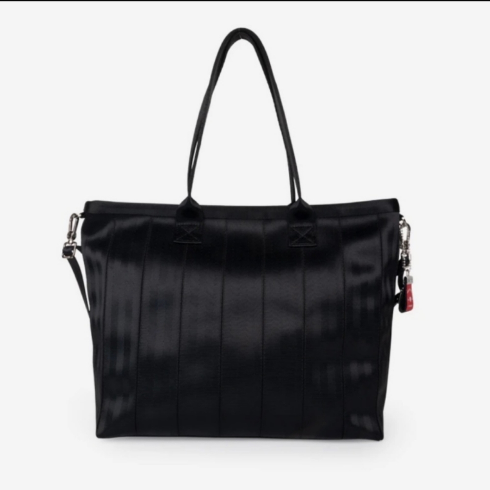 HARVEYS BACK 2 BLACK VERTICAL MEDIUM STREAMLINE